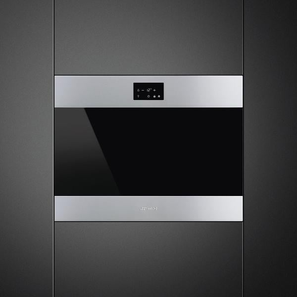 Stainless steel built-in oven with digital control panel