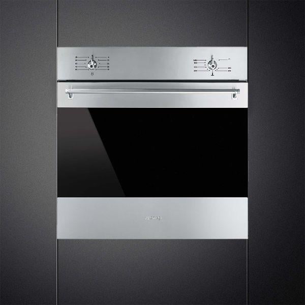 Built-in stainless steel oven with control knobs